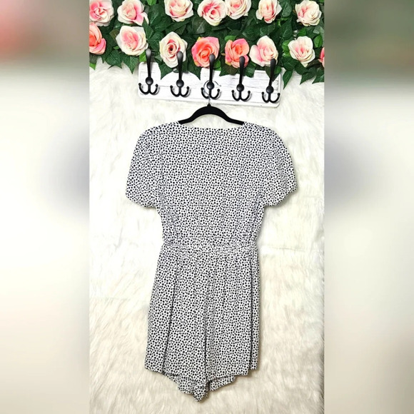 Vintage Style Cropped Tie-Front Polka Dot Romper - Picture 2 of 5